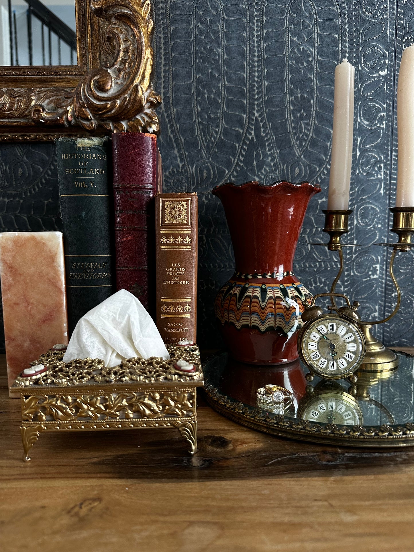 Boîte à mouchoirs en laiton avec motif camée vintage