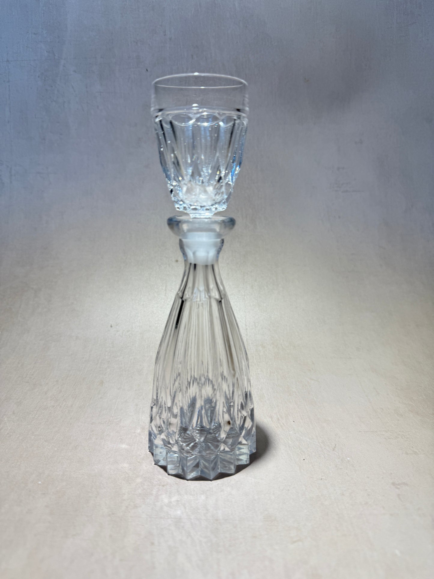 Carafe en cristal avec couvercle à tirette