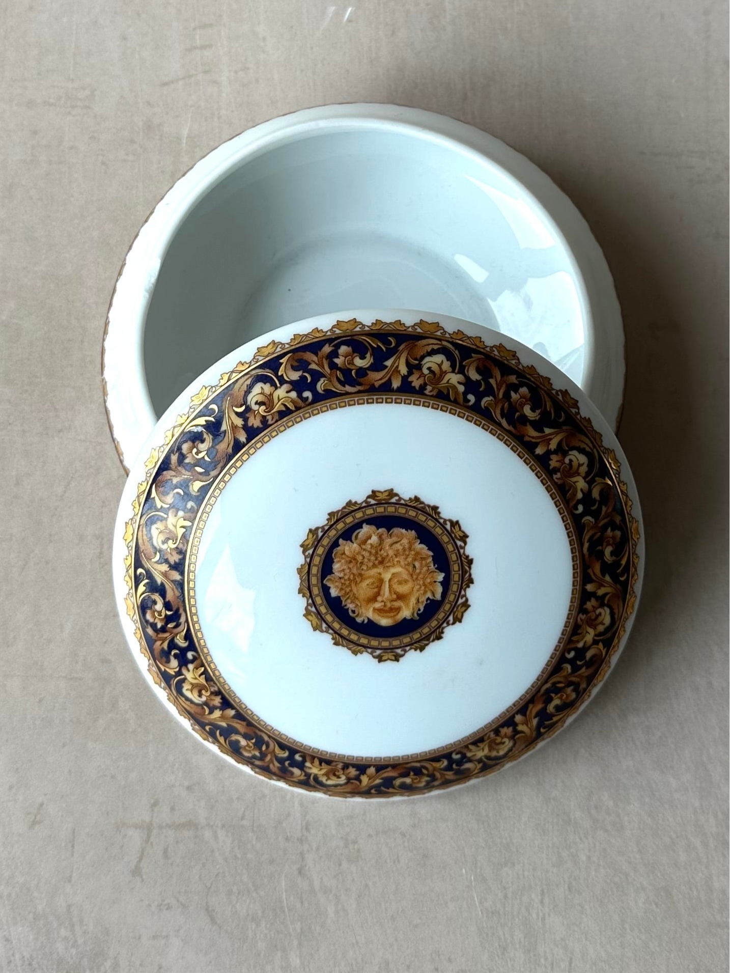 Coupelle à bijoux Bacchus de Limoges avec couvercle