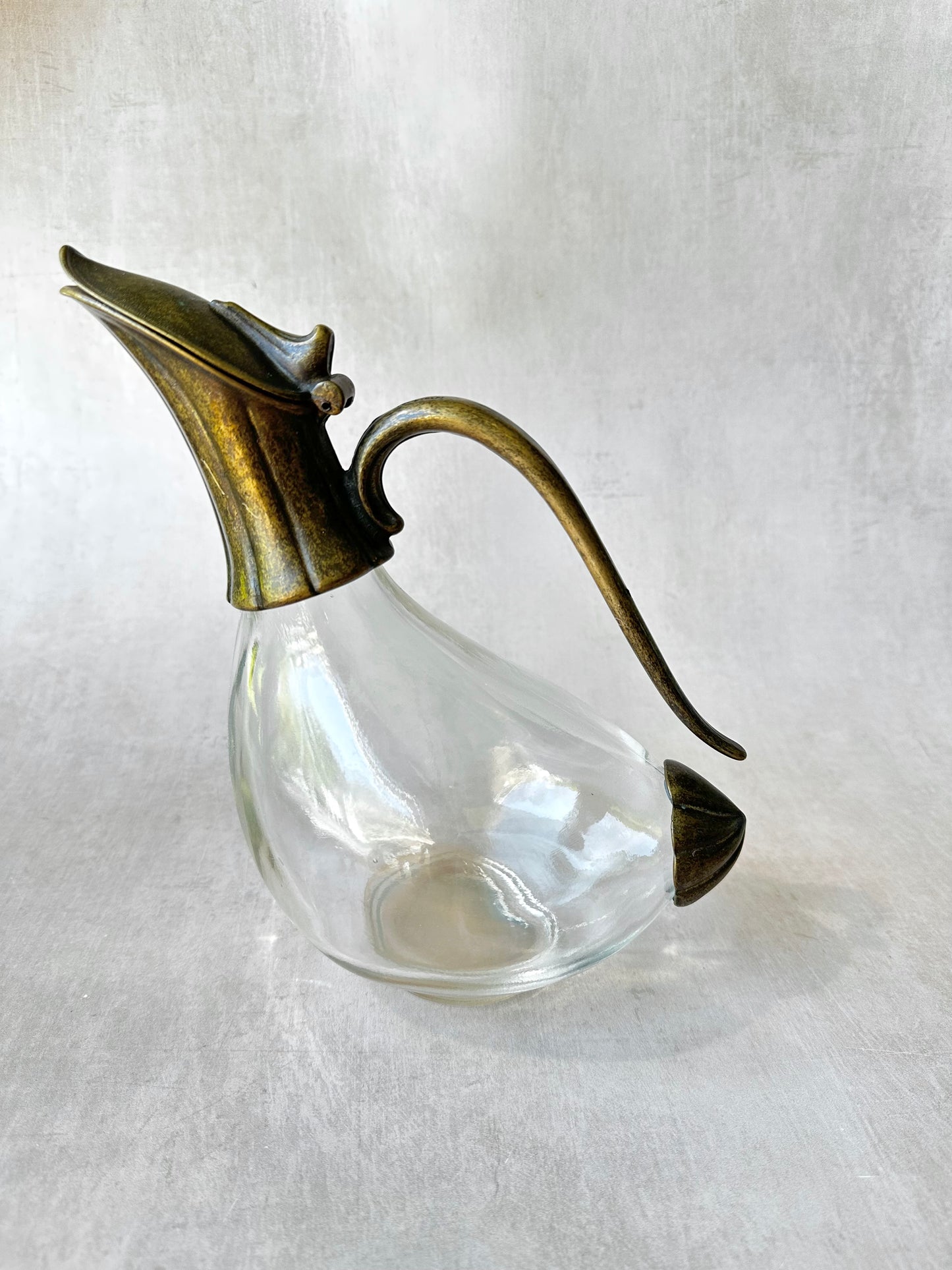 Carafe à décanter en cristal et laiton en forme de canard