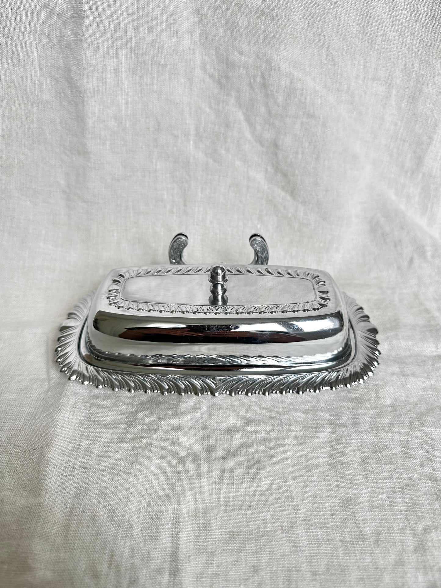 Covered Butter Serving Dish with Glass Insert and Butter Knife Rest