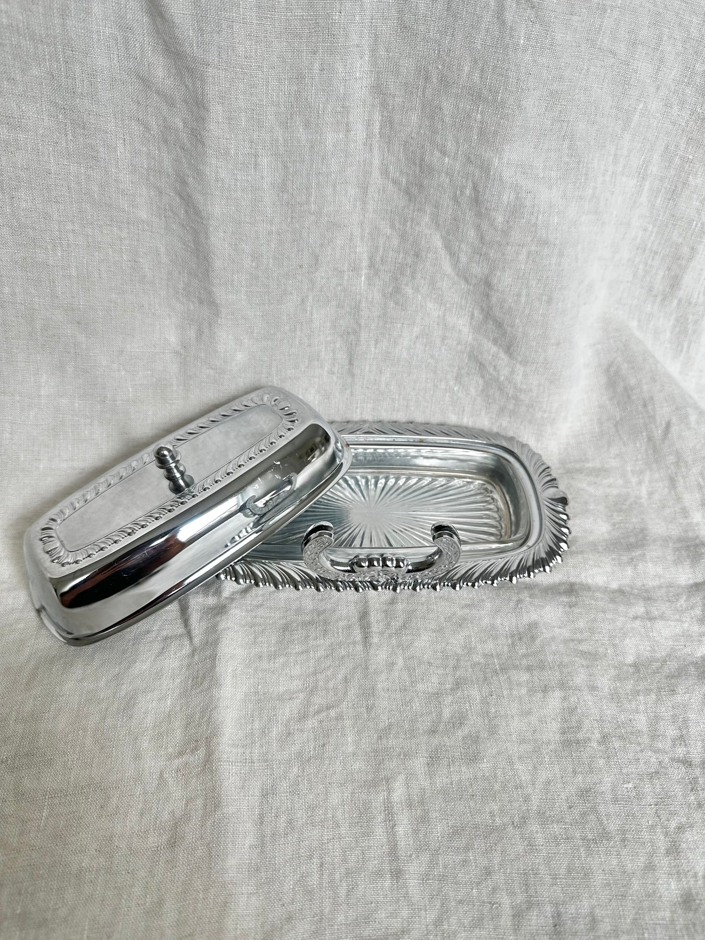 Covered Butter Serving Dish with Glass Insert and Butter Knife Rest