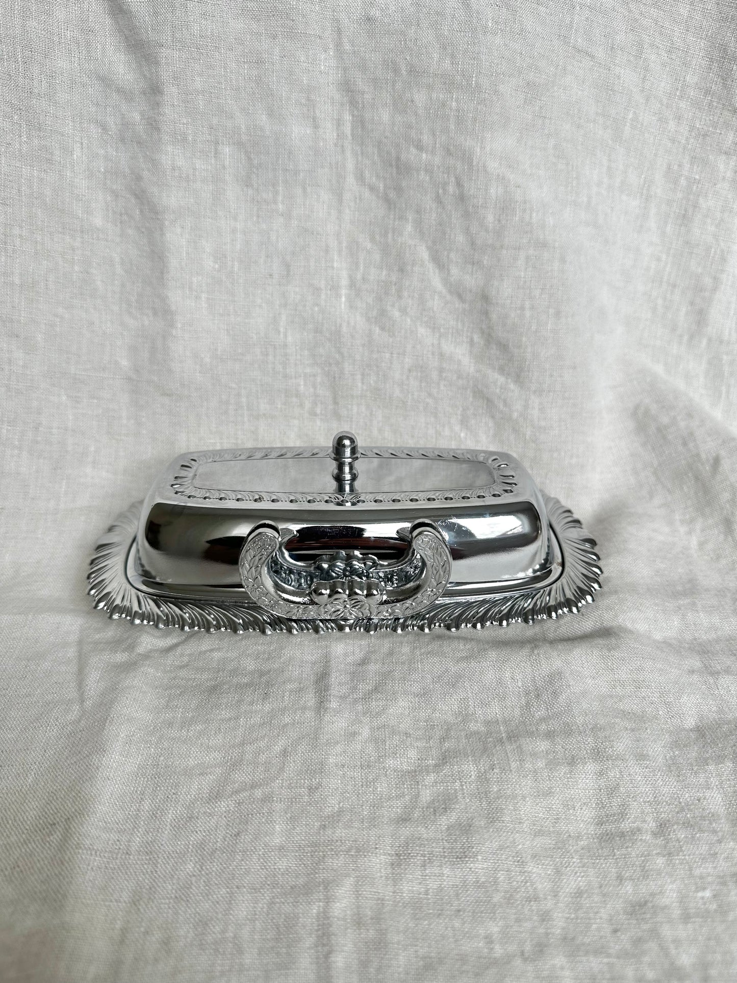 Covered Butter Serving Dish with Glass Insert and Butter Knife Rest