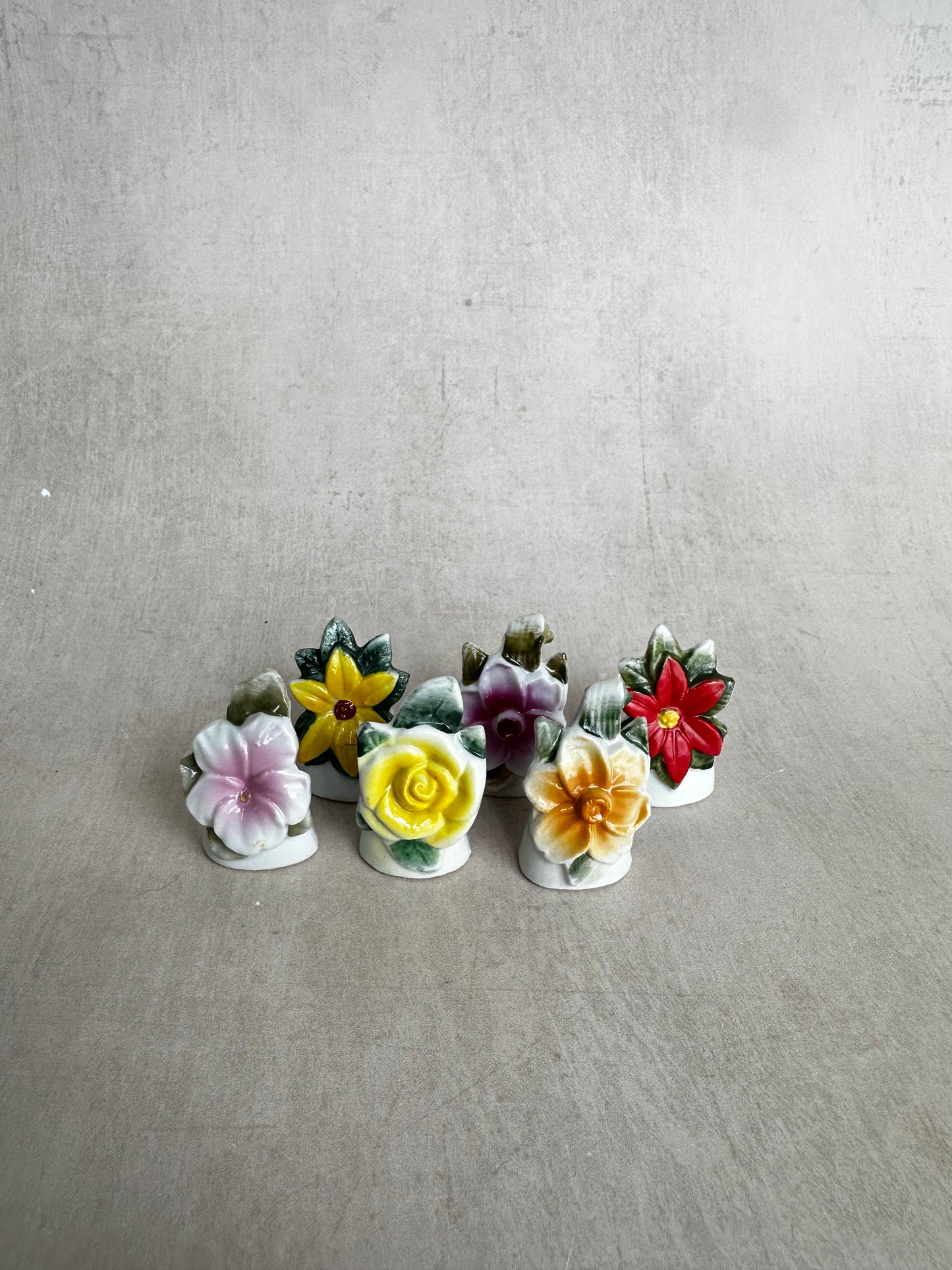 Lot de 6 porte-cartes de table en céramique à motif floral