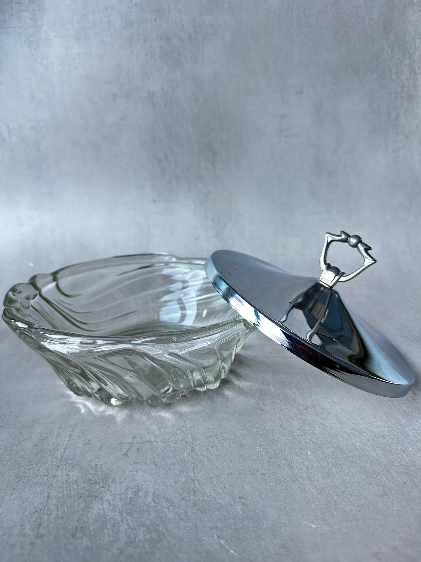 Bol de service en verre vintage avec couvercle en acier inoxydable Vaisselle de service rétro