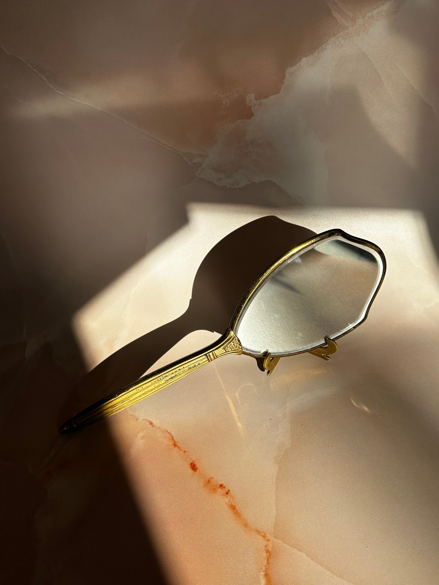 Miroir à main vintage en laiton