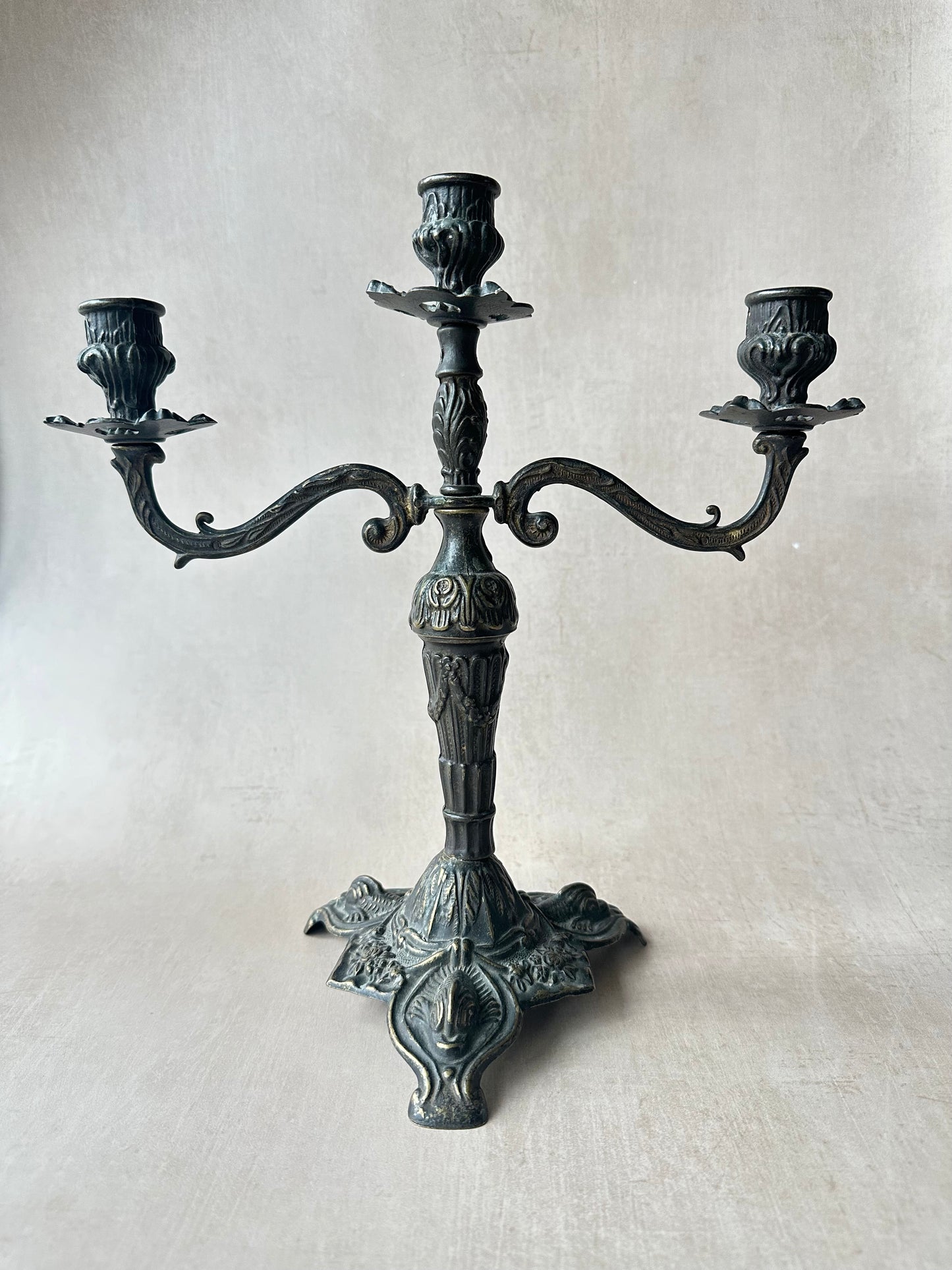 Candélabre à trois bras