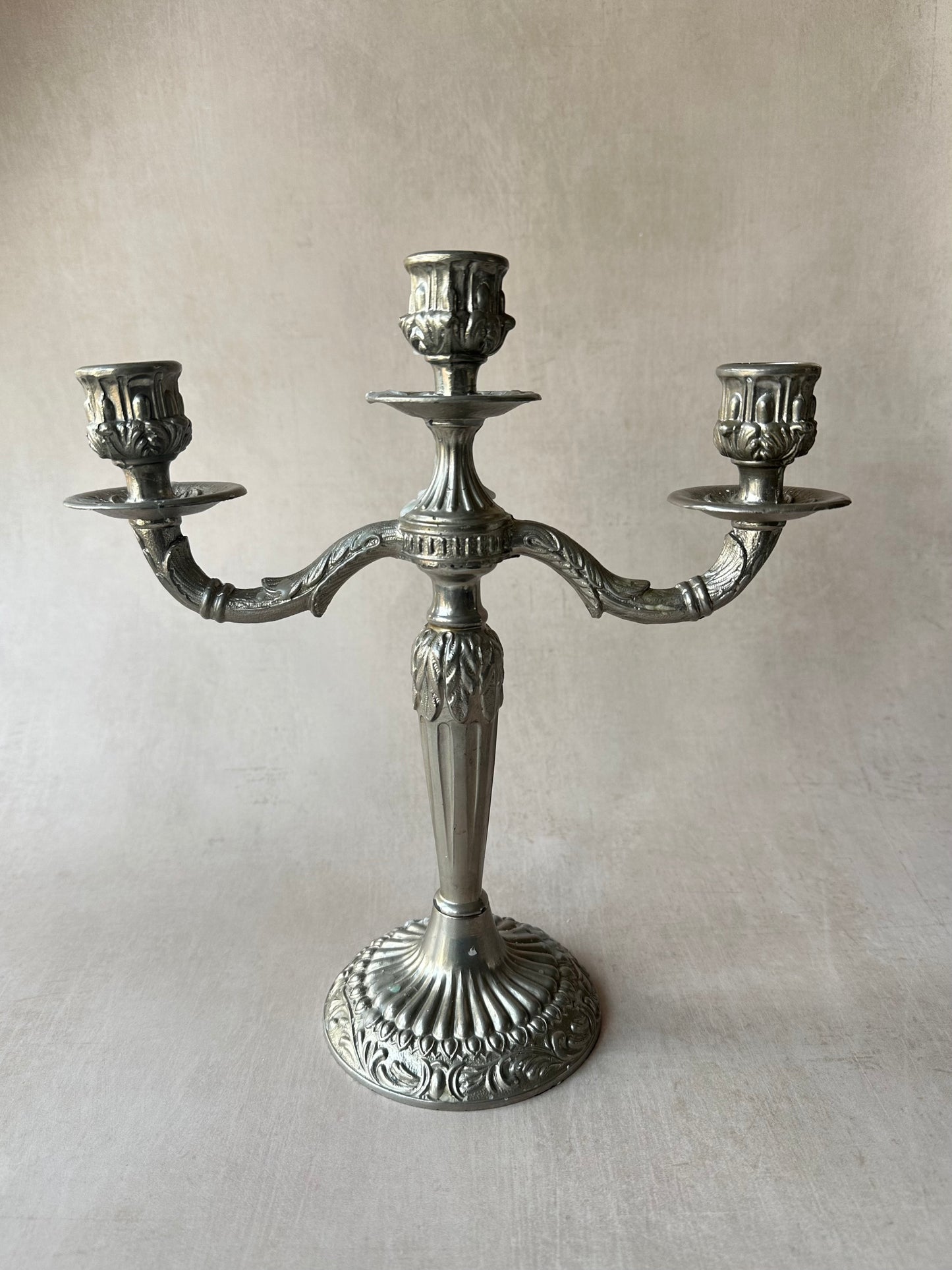 Candélabre antique à trois bras