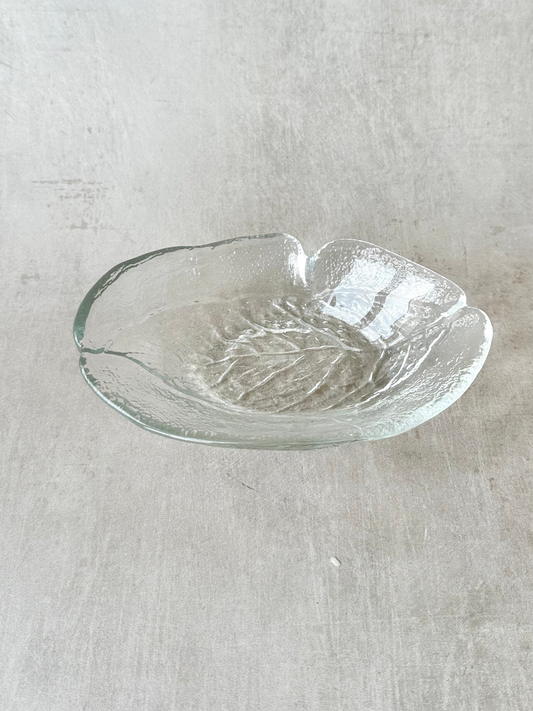 Petites assiettes apéritives en forme de feuille