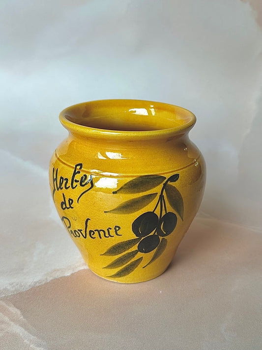 Vase jaune moutarde de Provence aux olives