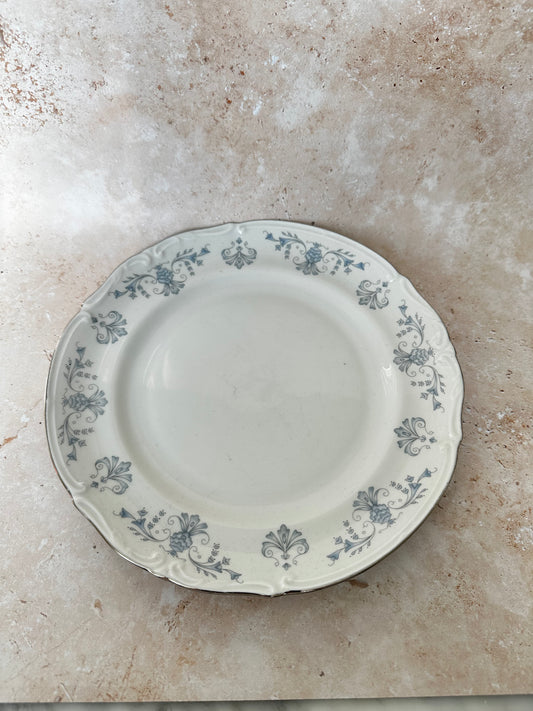 Assiettes à dîner à motifs floraux bleus de Regency par Cmielow