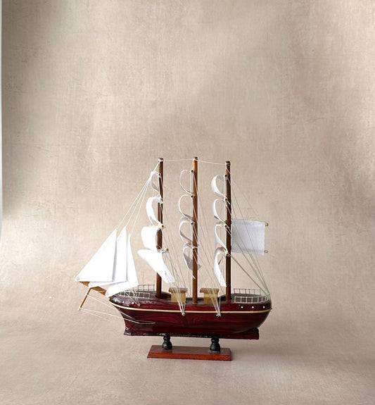Maquette de bateau à trois mâts en bois de Christophe Colomb